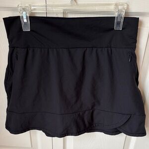 Adidas Women’s Black skirt ruffle built in shorts zip pockets size medium EUC
